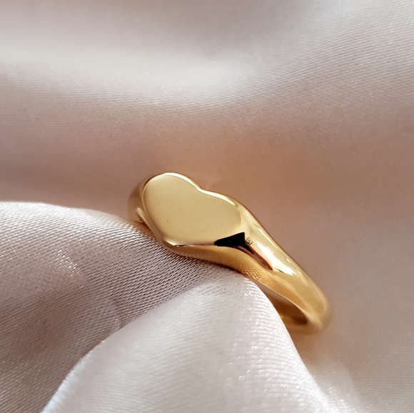 NEW Gold Heart Shape Signet Ring Size 6 - Picture 8 of 8